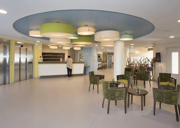 Seniors Domitys Le Pupitre D'or Aparthotel Saint-James